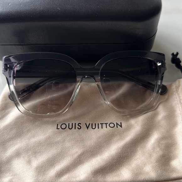 Louis Vuitton Sunglasses - Picture 3 of 5